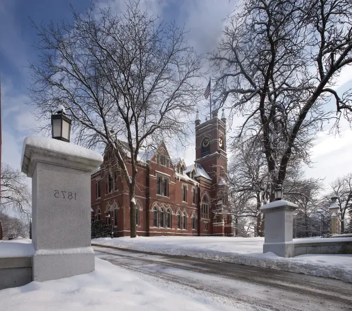 大学大厅 as seen from the road, in the snow.